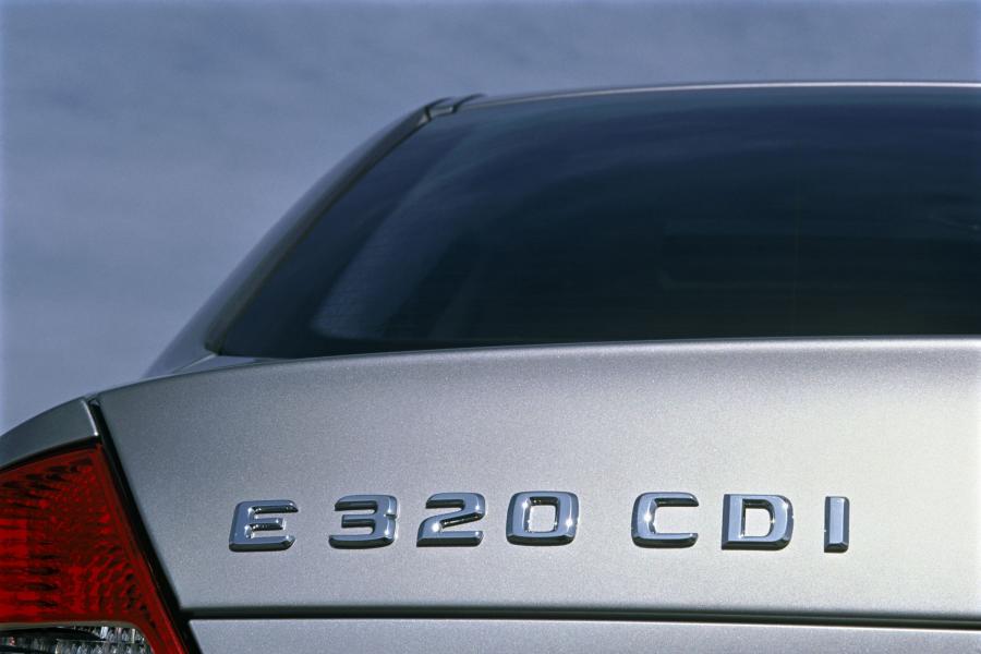  Mercedes-Benz E-Class 2002 года  (фото 42 из 448)